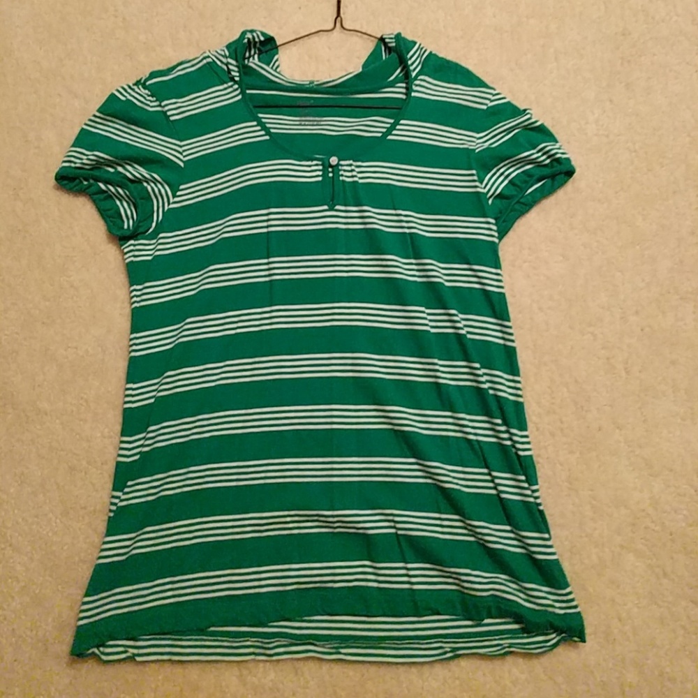 Gap short sleeved scoop neck tee with hood